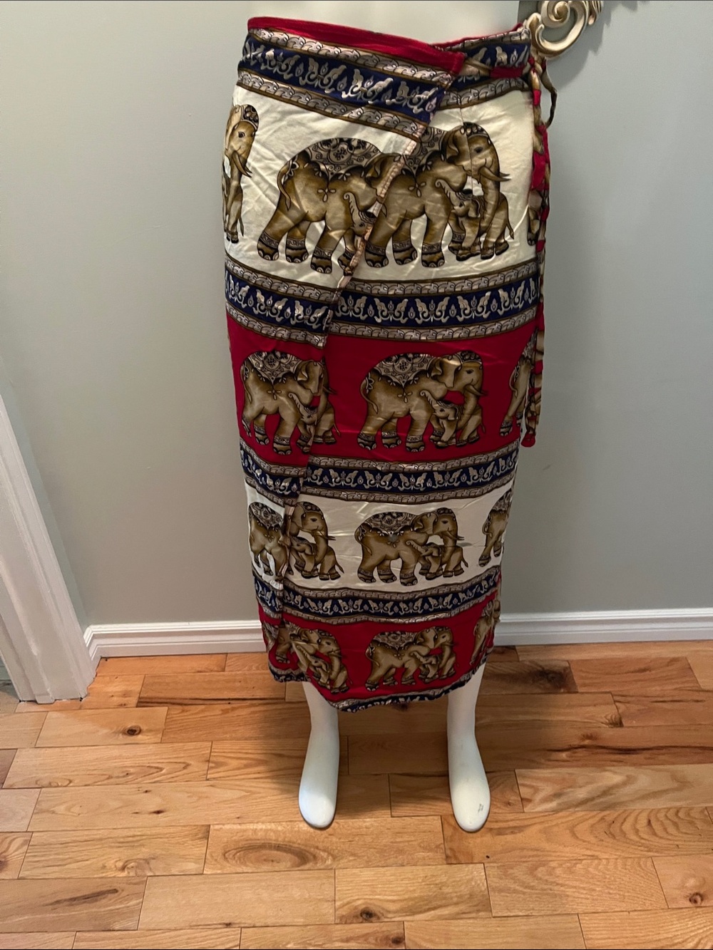 Red & Ivory Elephant-Print Wrap Sarong Beach Cover-Up